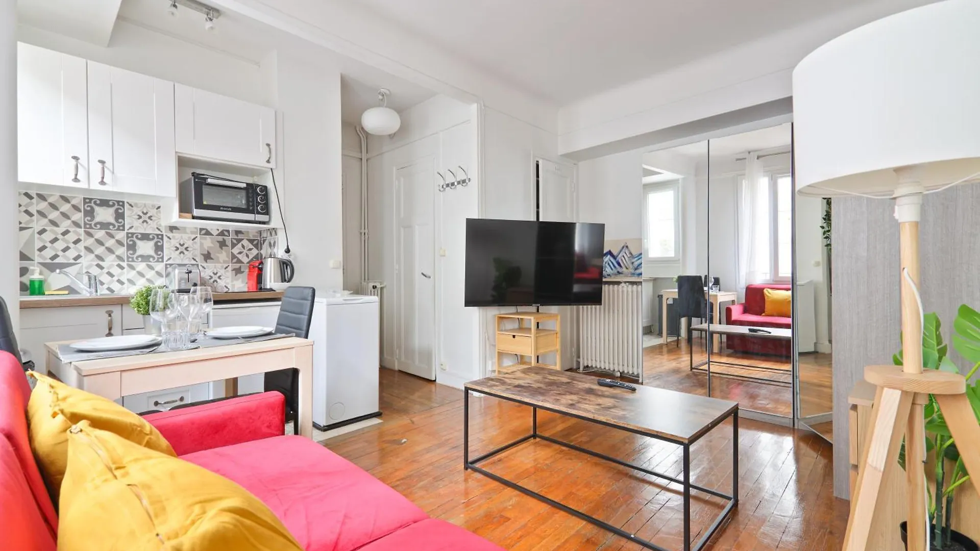 Heart Of Paris - Studio - 2P - Invalides Free Netflix