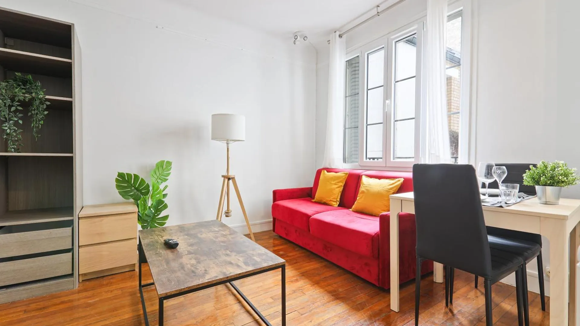 Heart Of Paris - Studio - 2P - Invalides Free Netflix
